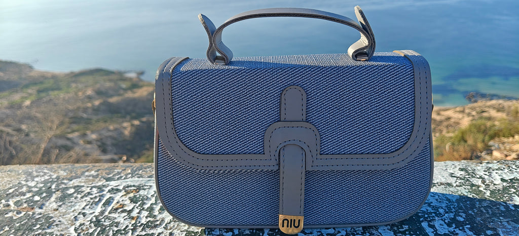 حقيبة نسائيةأنيقة و عصرية