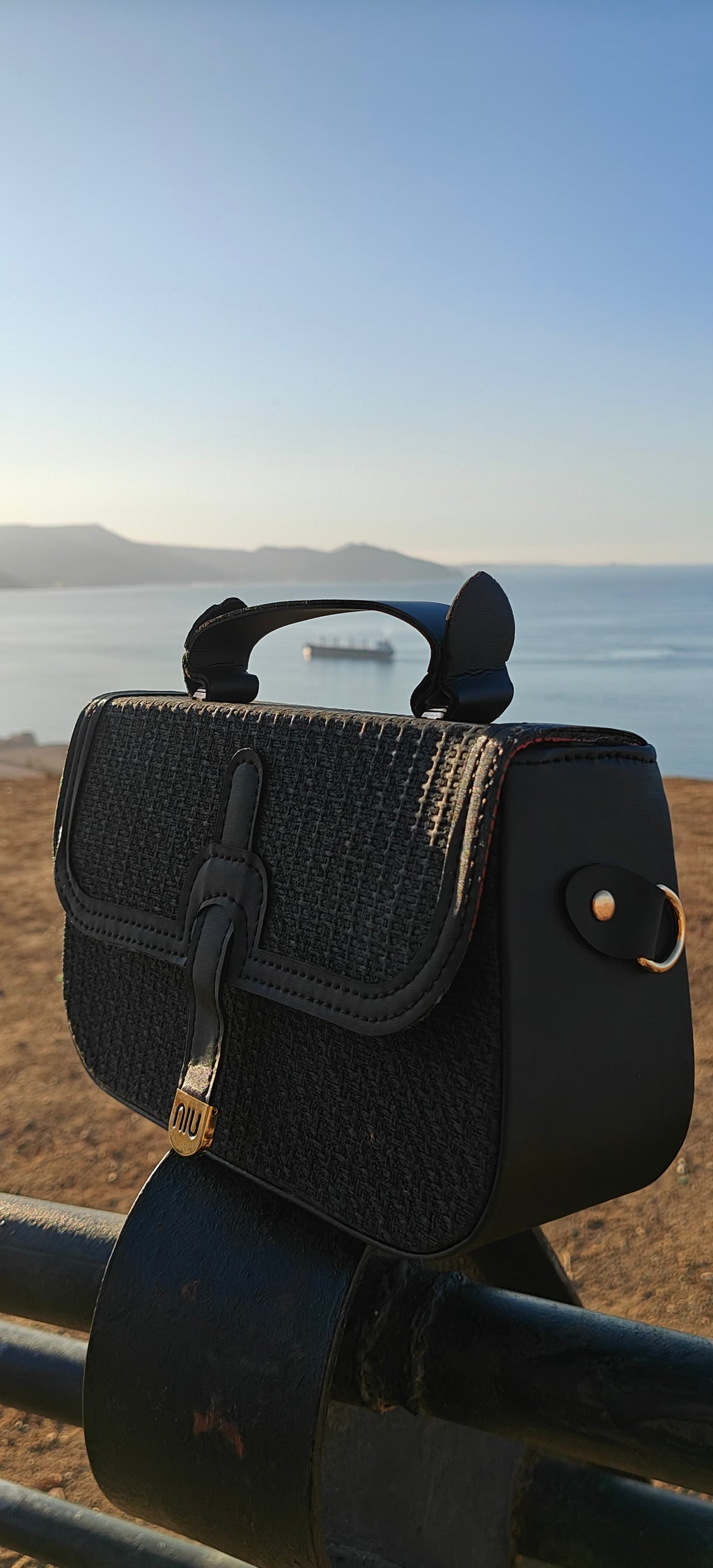 حقيبة نسائيةأنيقة و عصرية