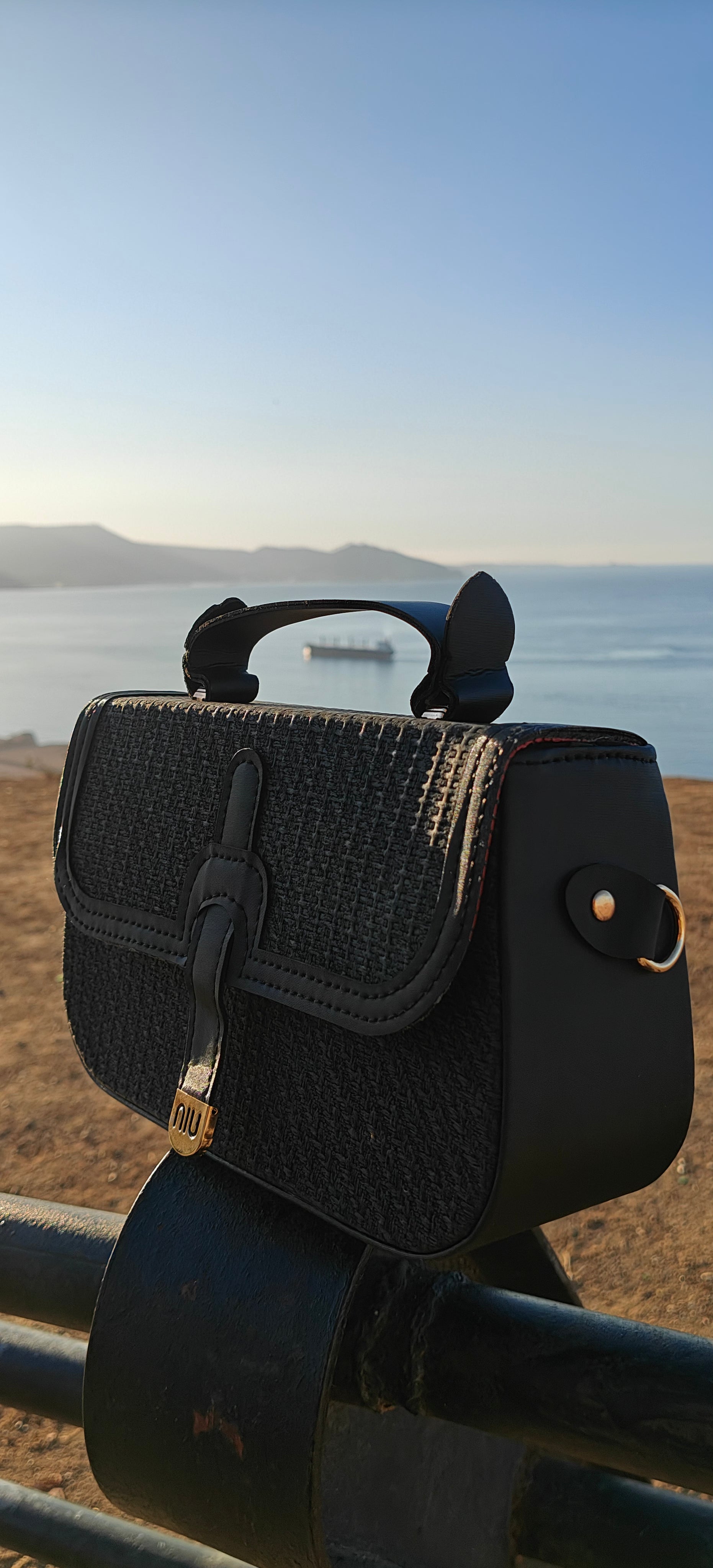 حقيبة نسائيةأنيقة و عصرية