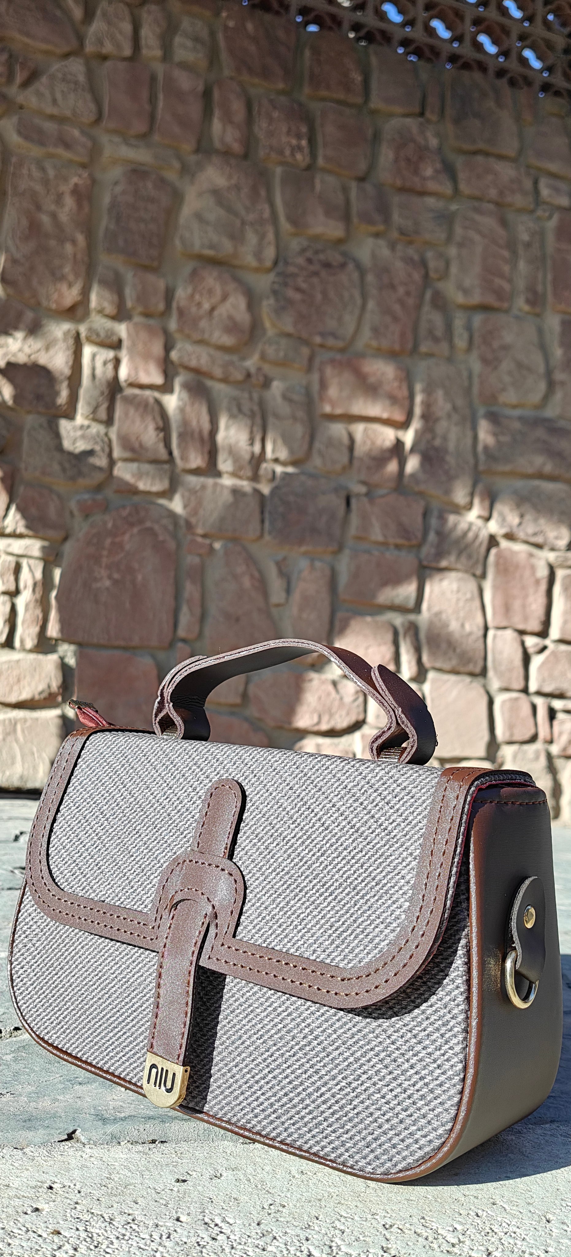 حقيبة نسائيةأنيقة و عصرية