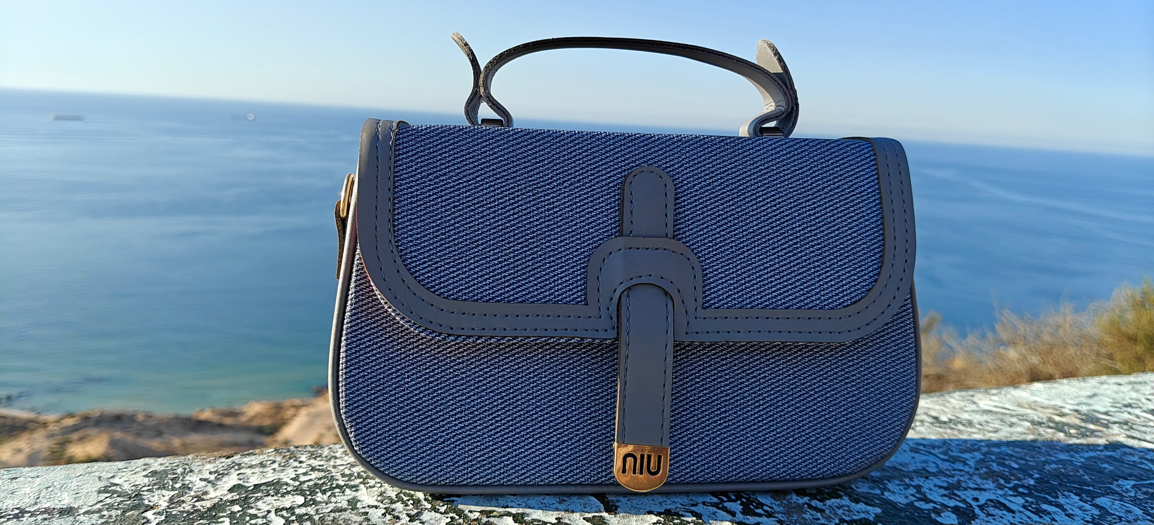 حقيبة نسائيةأنيقة و عصرية