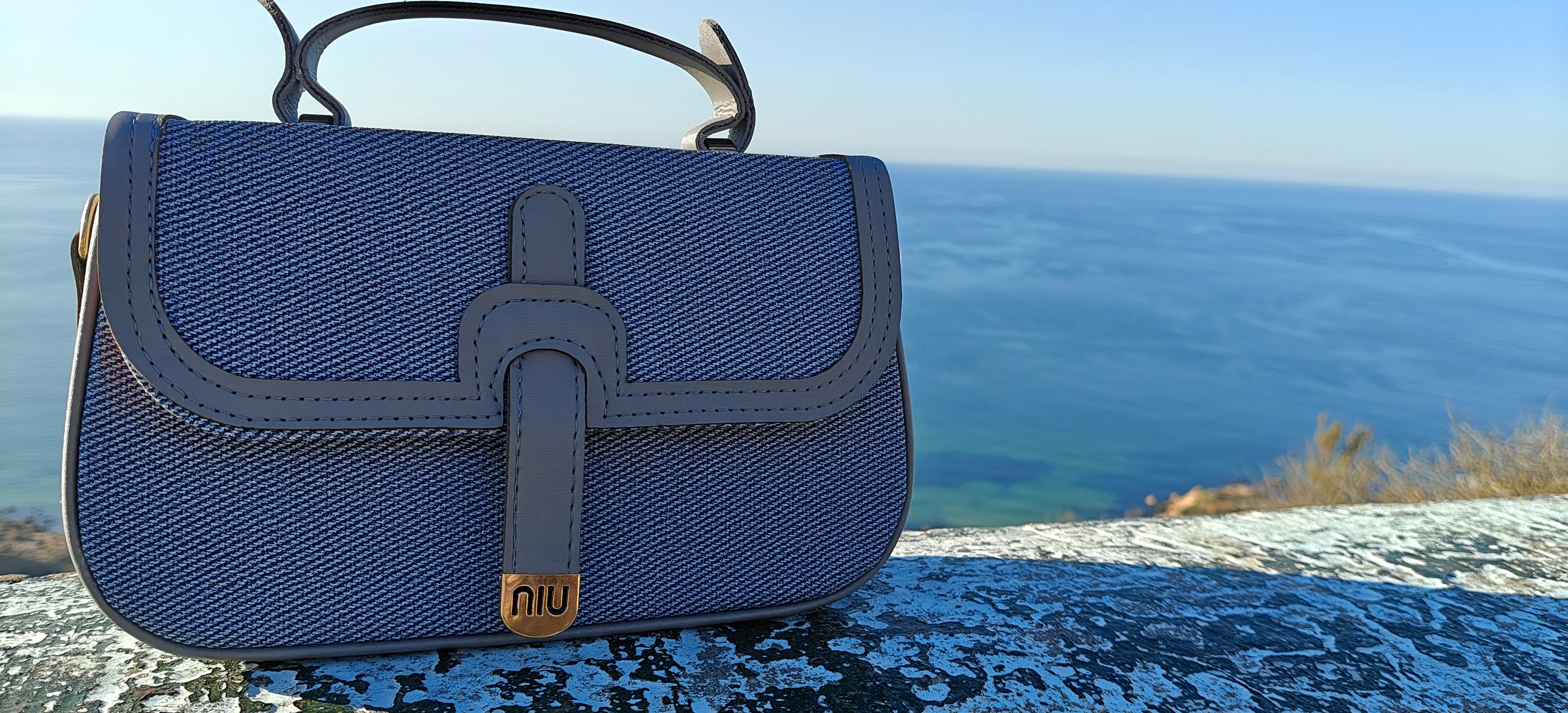 حقيبة نسائيةأنيقة و عصرية