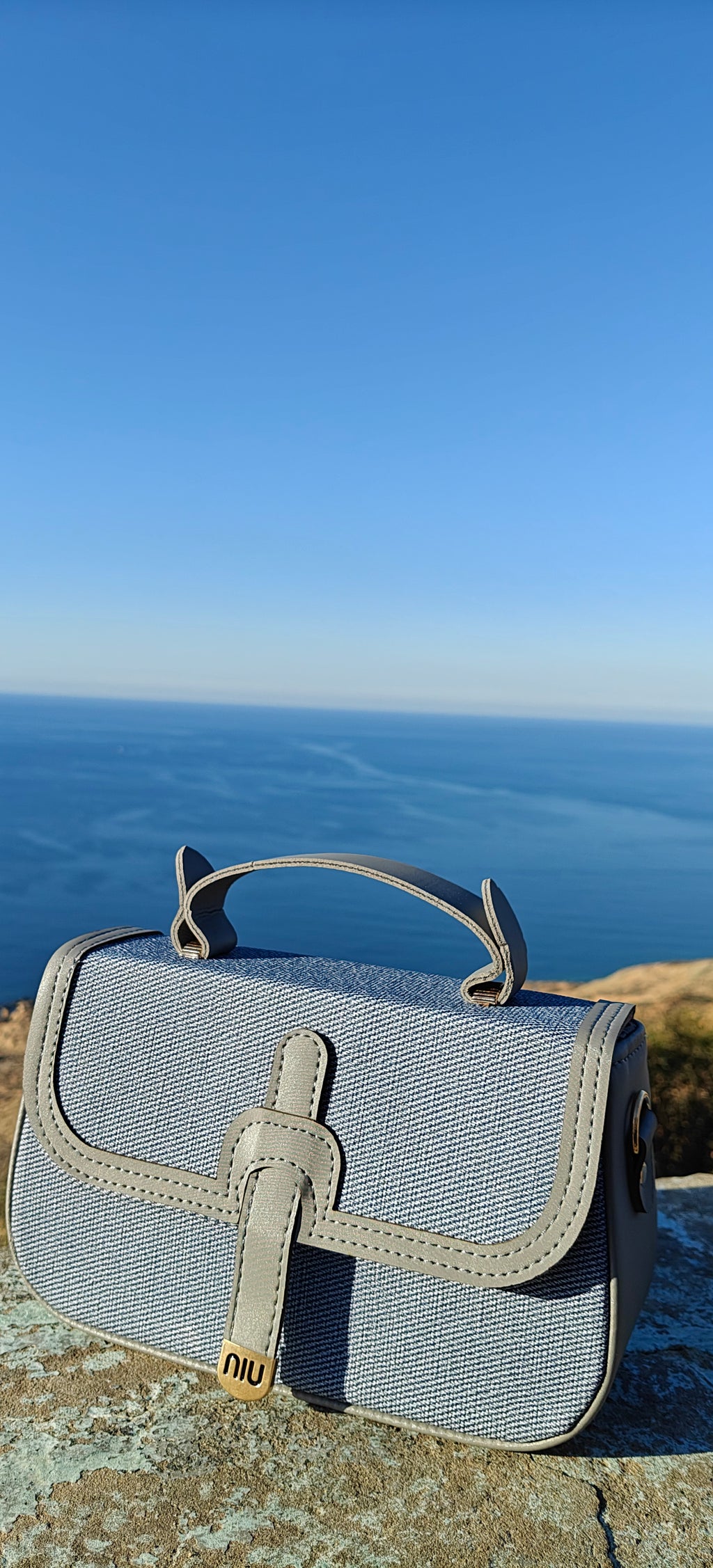 حقيبة نسائيةأنيقة و عصرية